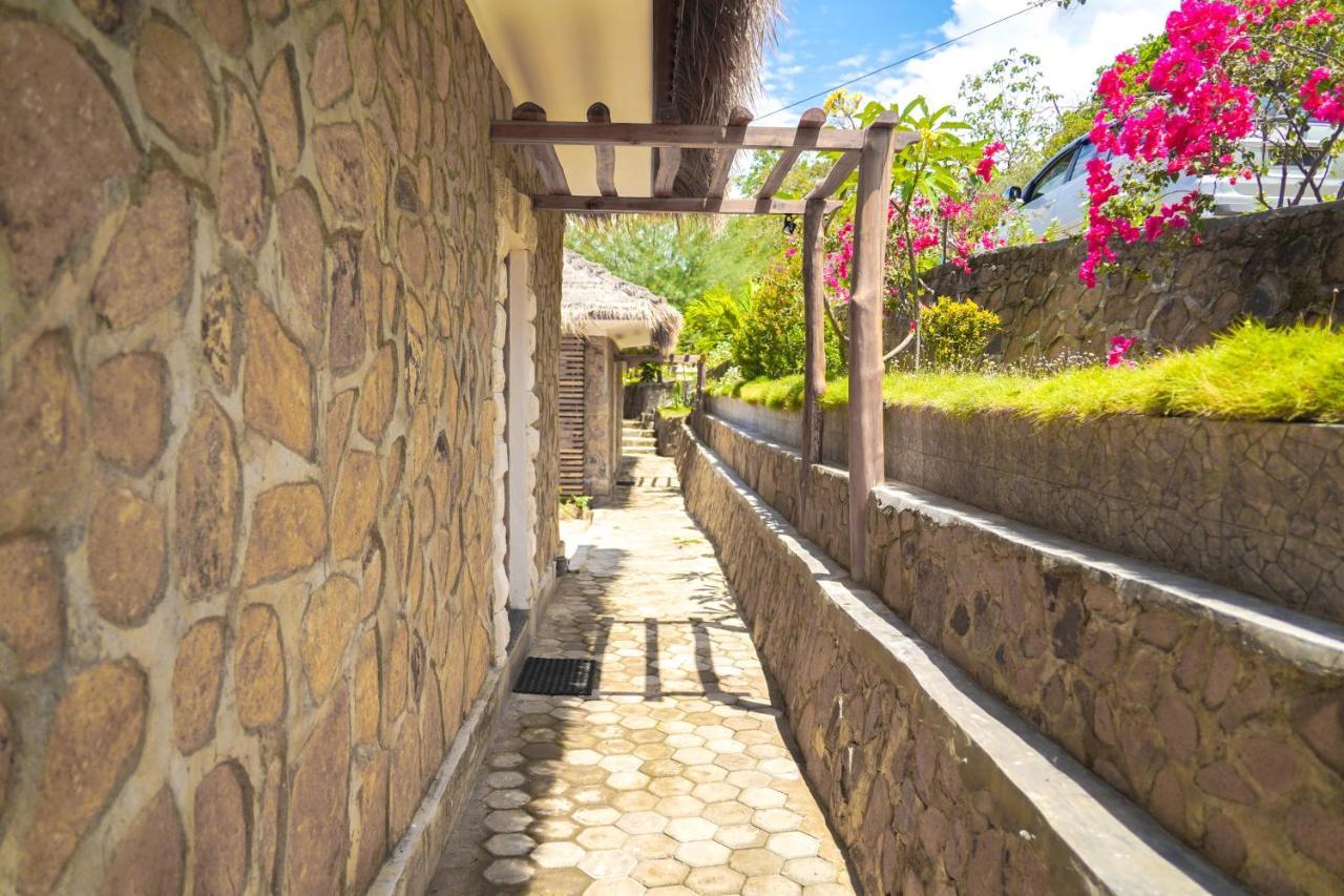 Theodor Hotel Labuan Bajo Εξωτερικό φωτογραφία