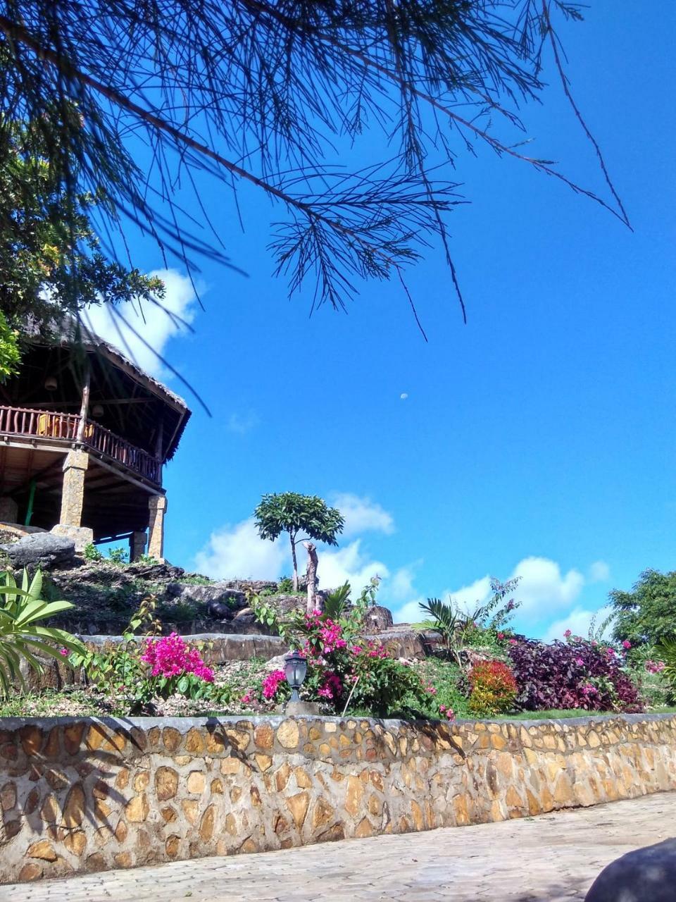 Theodor Hotel Labuan Bajo Εξωτερικό φωτογραφία